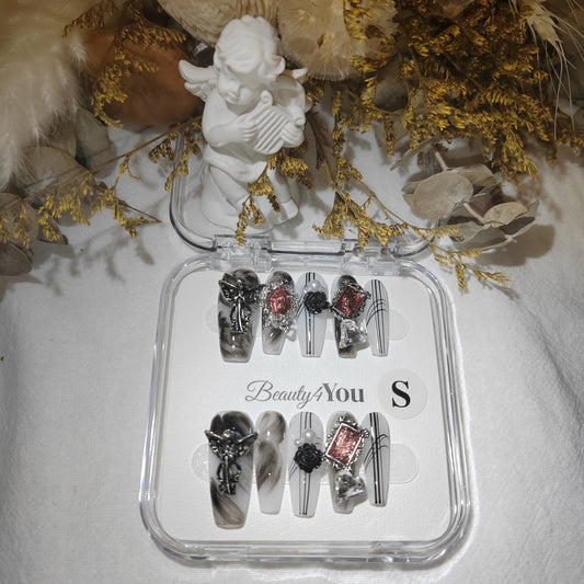 Gothic Charm H0095