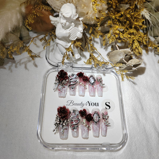 Gothic Rose Charm H0099